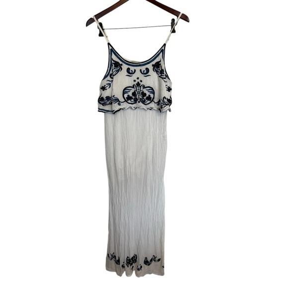 Dex Dresses & Skirts - Dex White and Blue Embroidered beaded Sun Dress size medium
